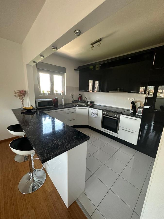 Luxury Aparment Blossom โมสตาร์ ภายนอก รูปภาพ